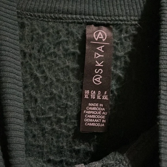 Fuzzy pullover - Picture 2 of 2